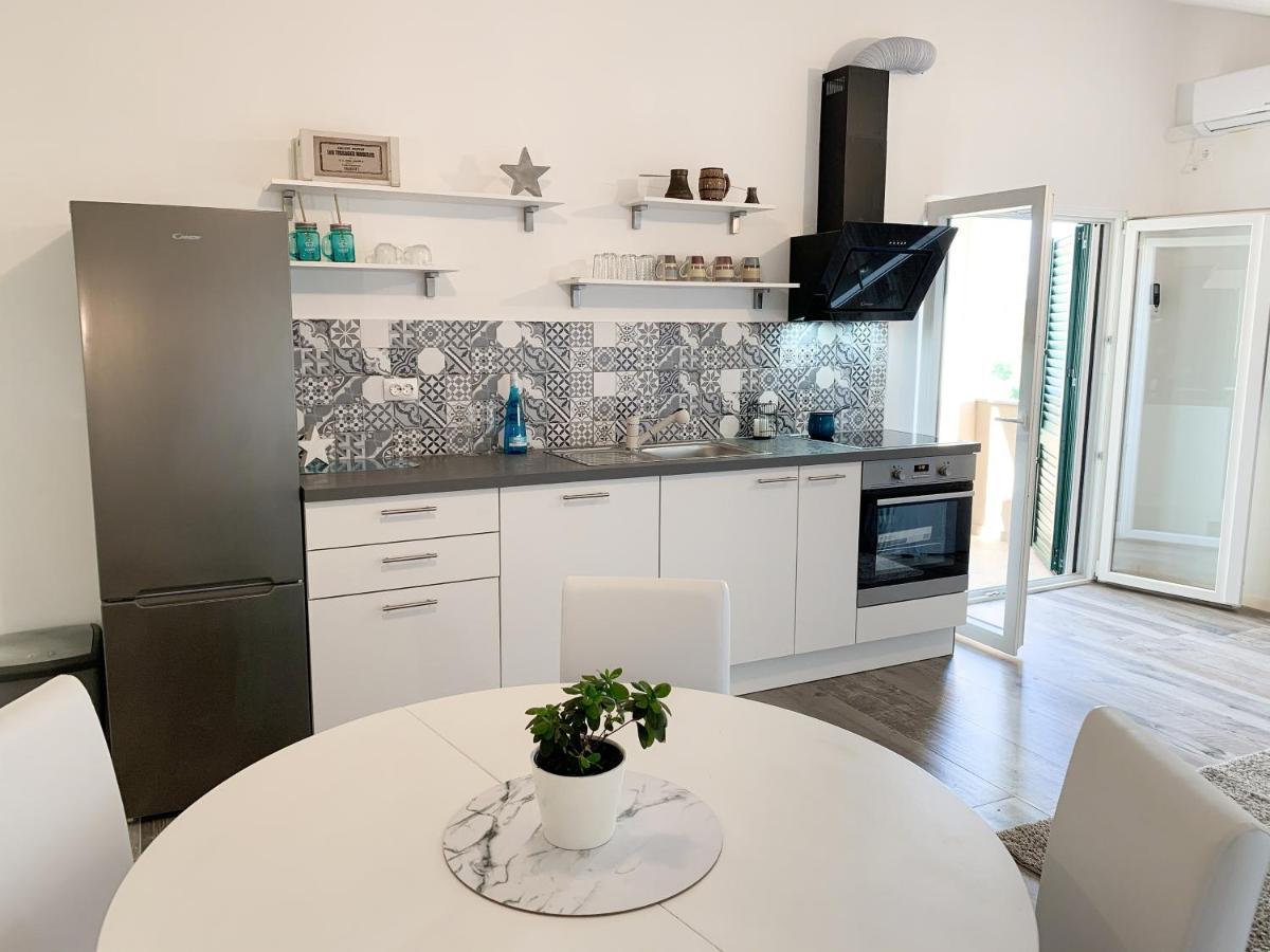 Apartmani Carnizza Ražanac 外观 照片