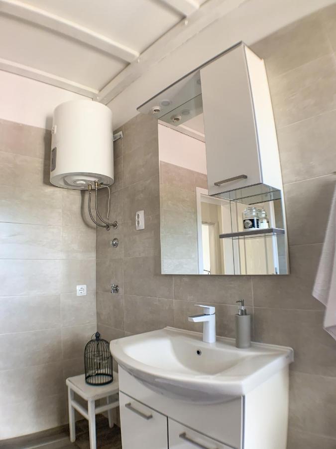 Apartmani Carnizza Ražanac 外观 照片